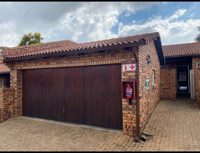 3 BEDROOM TOWNHOUSE FOR SALE IN RIDGEWAY
